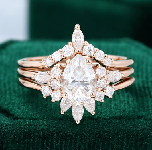 1.5 ct 3PCS Pear Shaped Diamond Engagement Ring Set 18k Gold