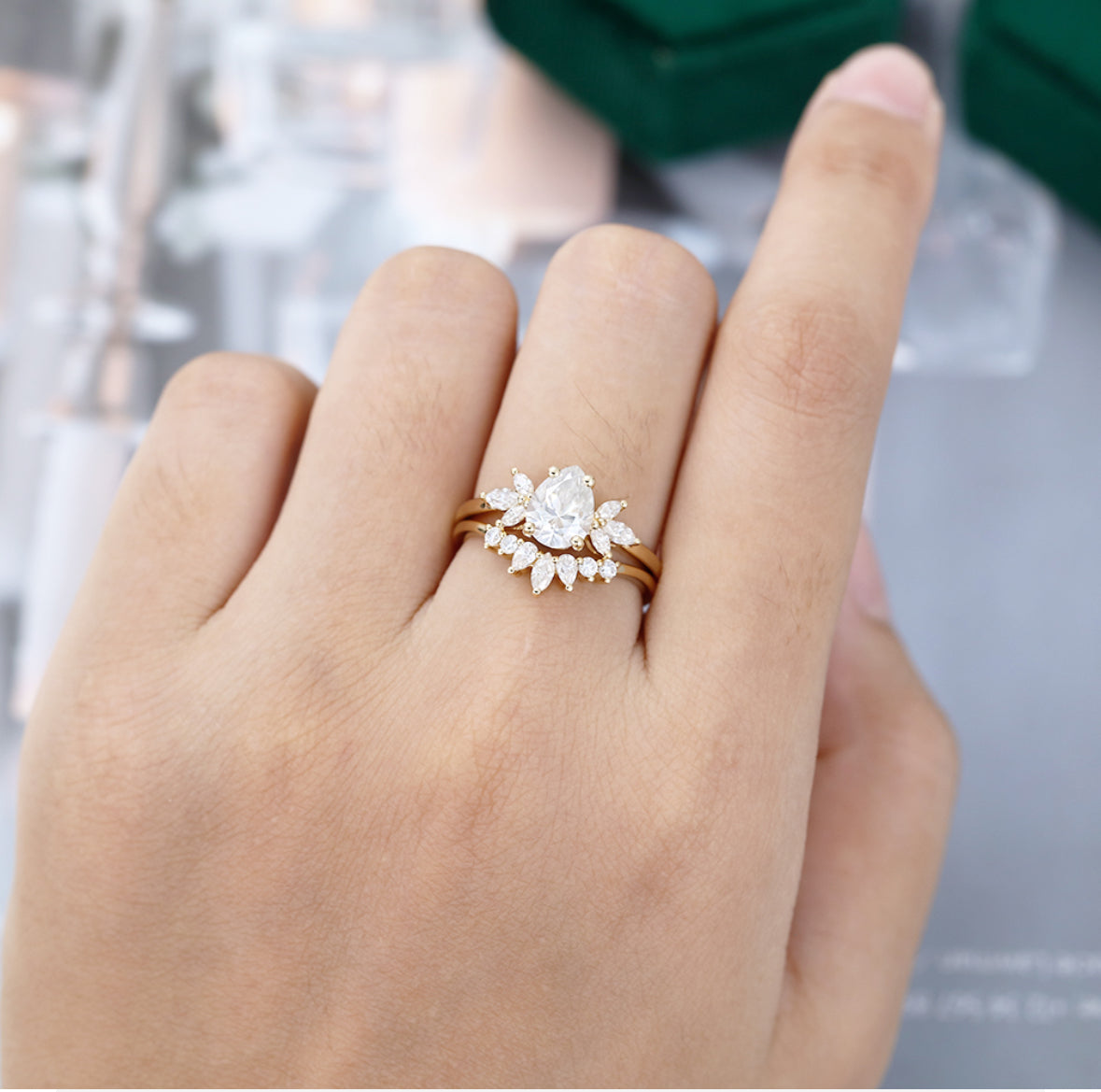 1.5 ct Pear Shaped Diamond Wedding Set 18k Gold