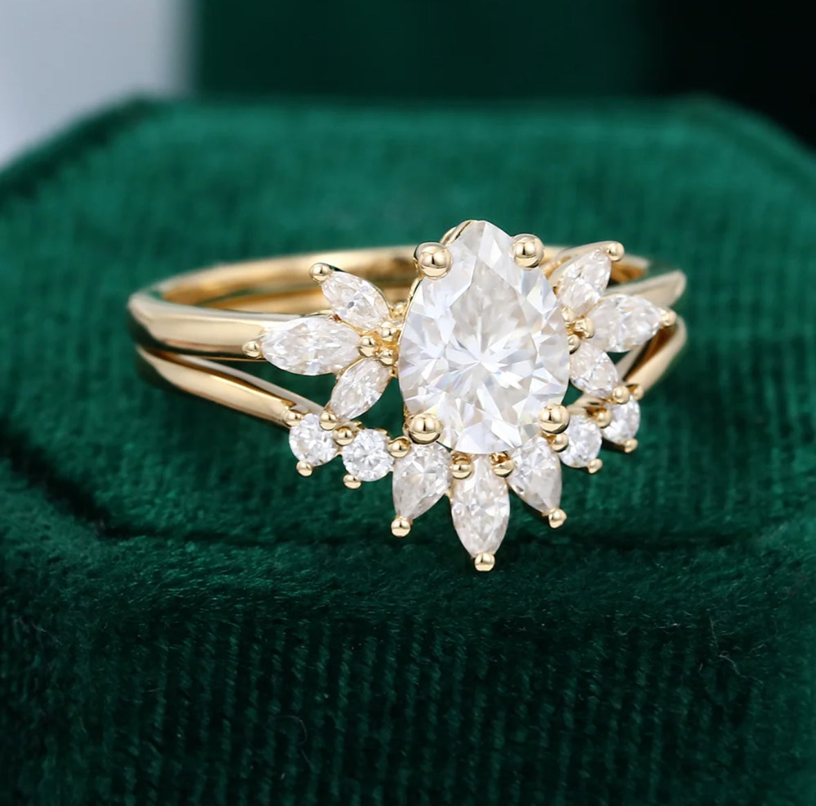 1.5 ct Pear Shaped Diamond Wedding Set 18k Gold