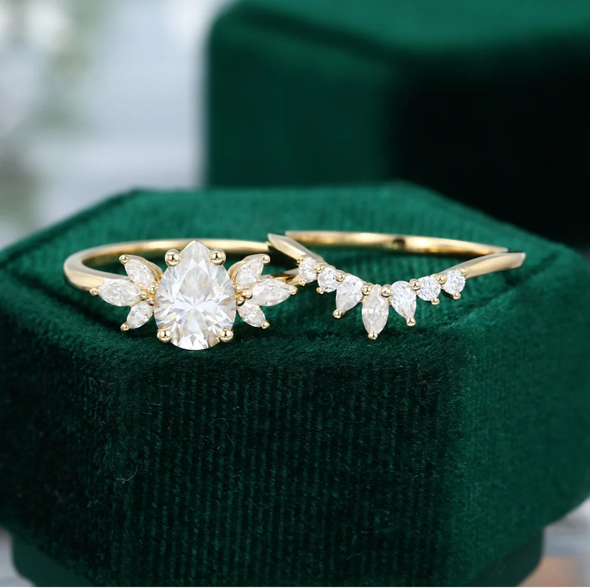 1.5 ct Pear Shaped Diamond Wedding Set 18k Gold
