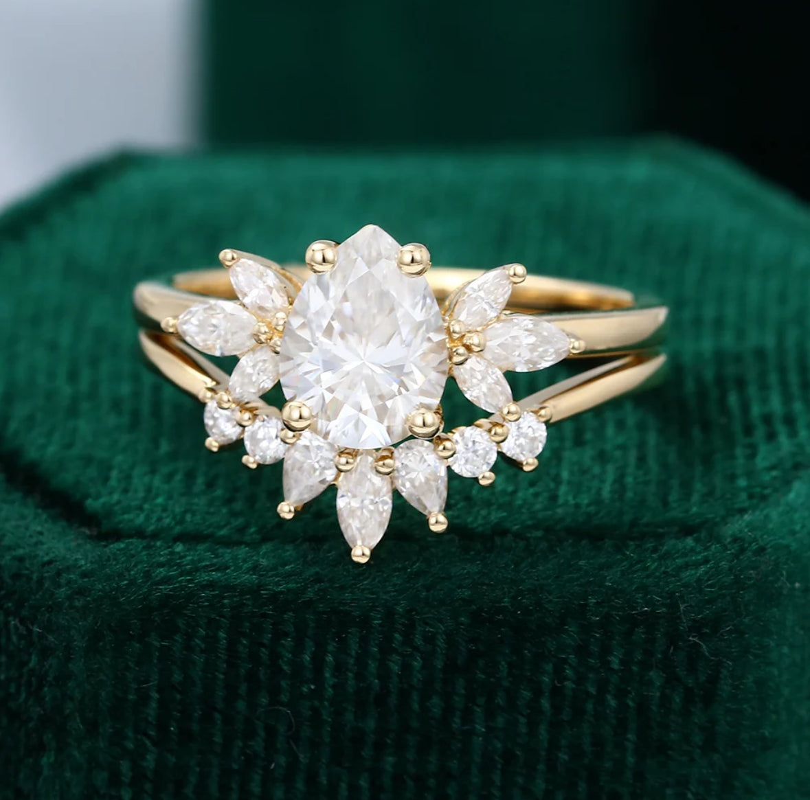 1.5 ct Pear Shaped Diamond Wedding Set 18k Gold