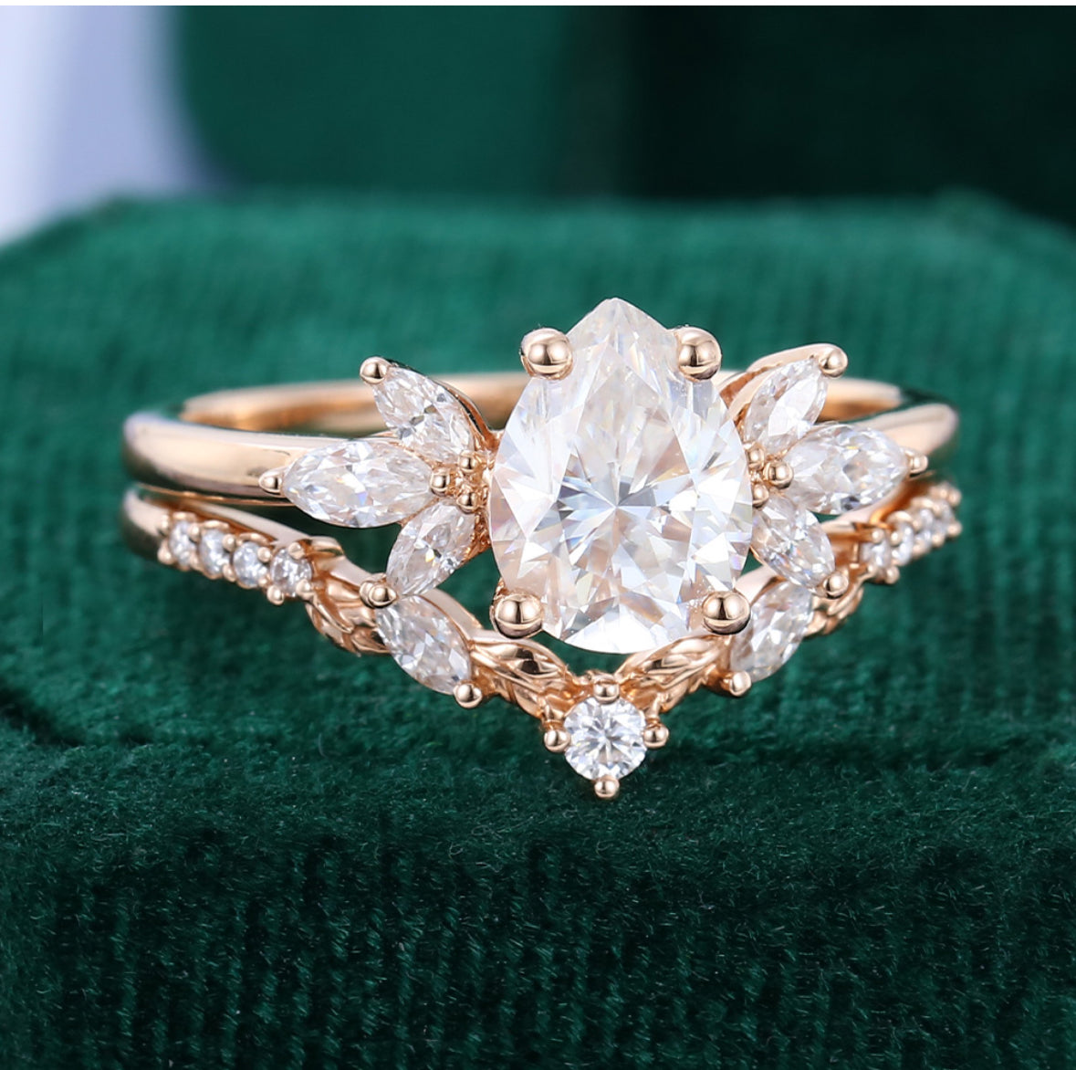 1.5 ct Pear Cut Diamond Bridal Set 18k Gold With Petal-Inspired Accents