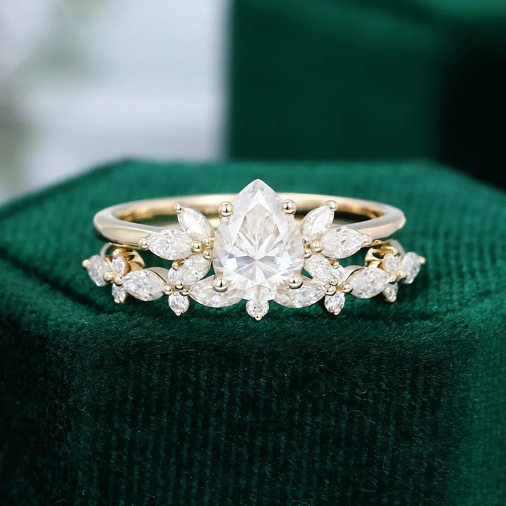 1.5 ct Unique Bridal Ring Set 18k Gold Pear Cut diamond Engagement Ring with Petal Band
