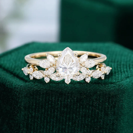 1.5 ct Unique Bridal Ring Set 18k Gold Pear Cut diamond Engagement Ring with Petal Band