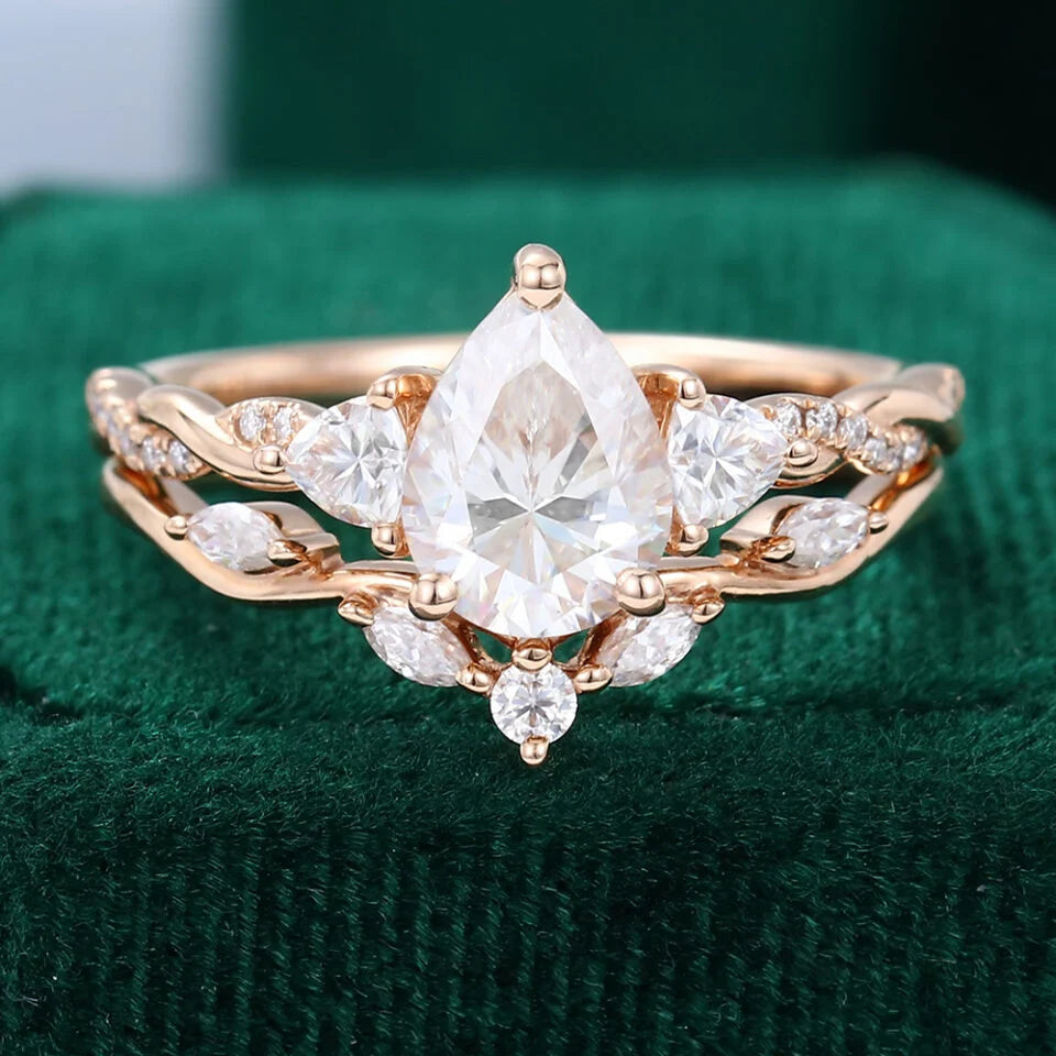 1.5 ct Pear Shaped Diamond Twisted Engagement Ring Set In 18k Gold