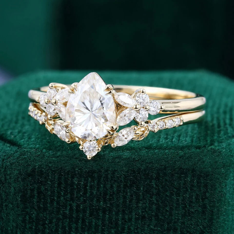 1.5 ct Pear Shaped Diamond Bridal Ring Set Vintage Double Claw Prongs Blossom Ring Set 18k Gold