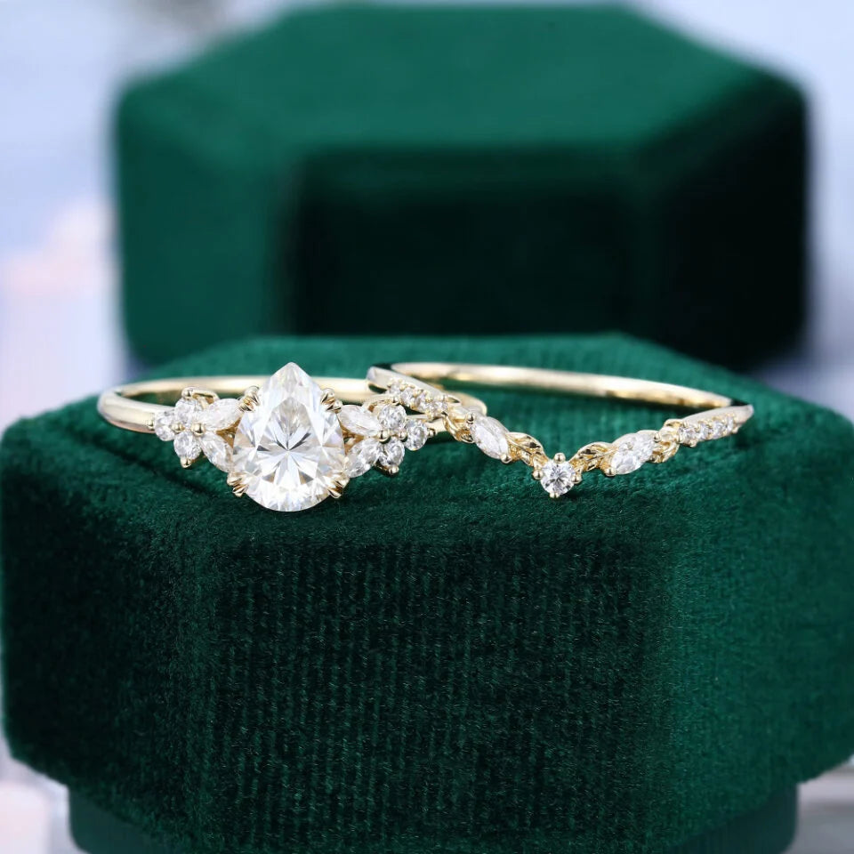 1.5 ct Pear Shaped Diamond Bridal Ring Set Vintage Double Claw Prongs Blossom Ring Set 18k Gold