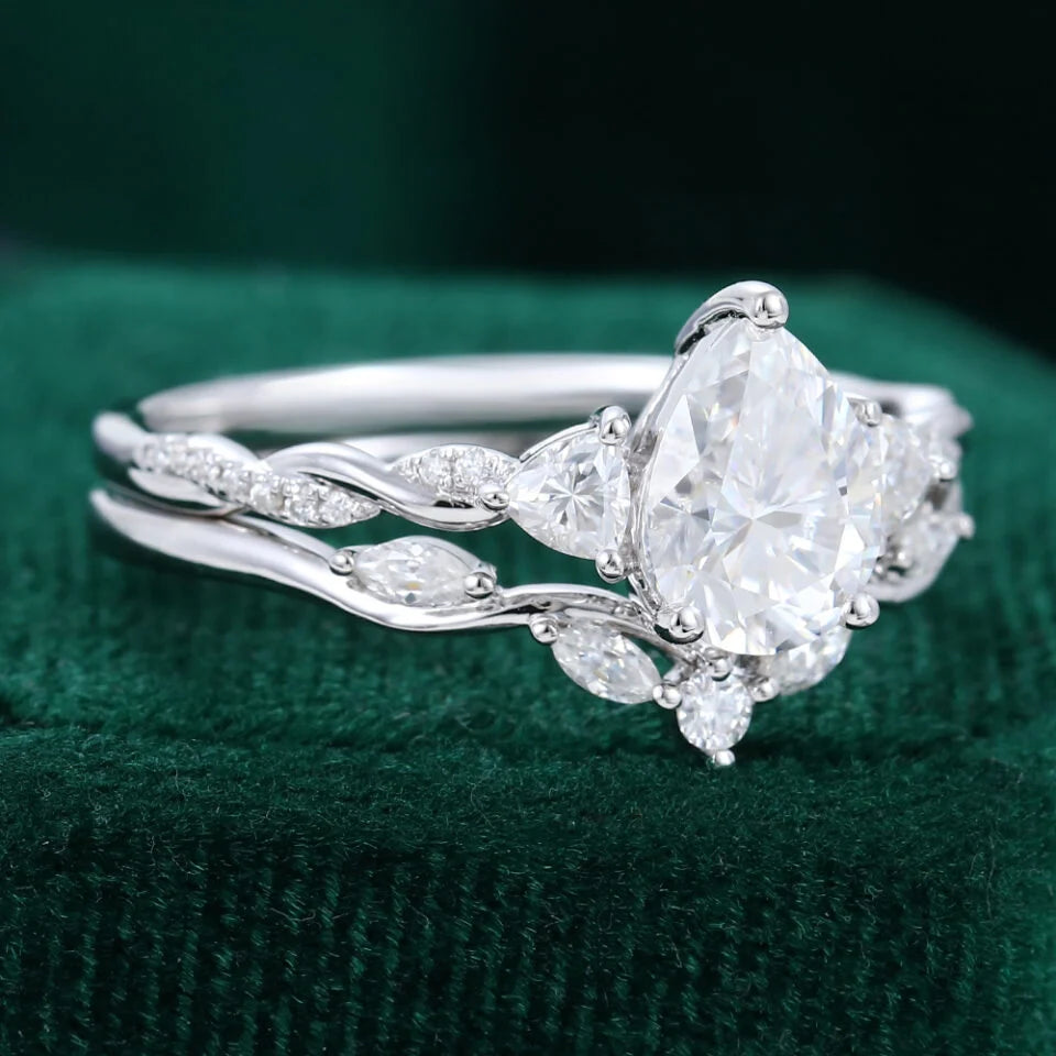 1.5 ct Pear Shaped Diamond Twisted Engagement Ring Set In 18k Gold