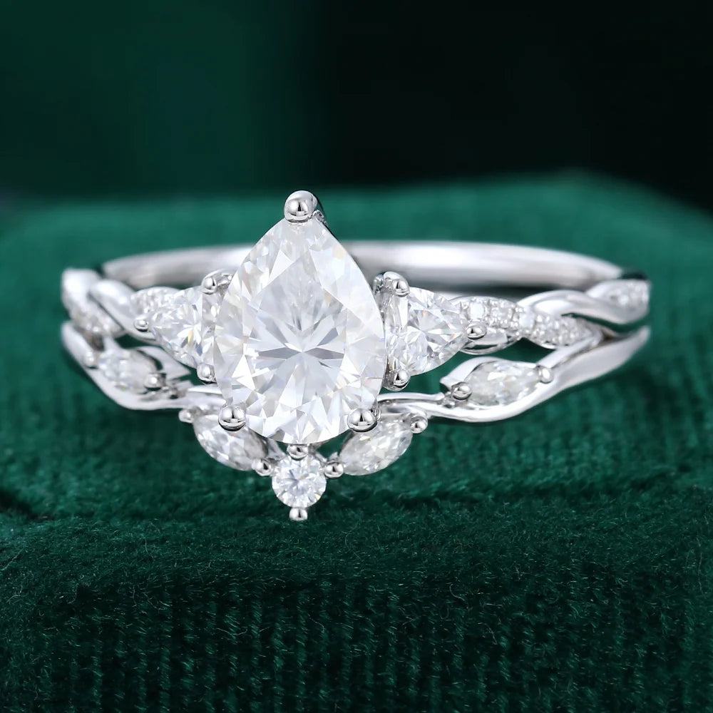 1.5 ct Pear Shaped Diamond Twisted Engagement Ring Set In 18k Gold