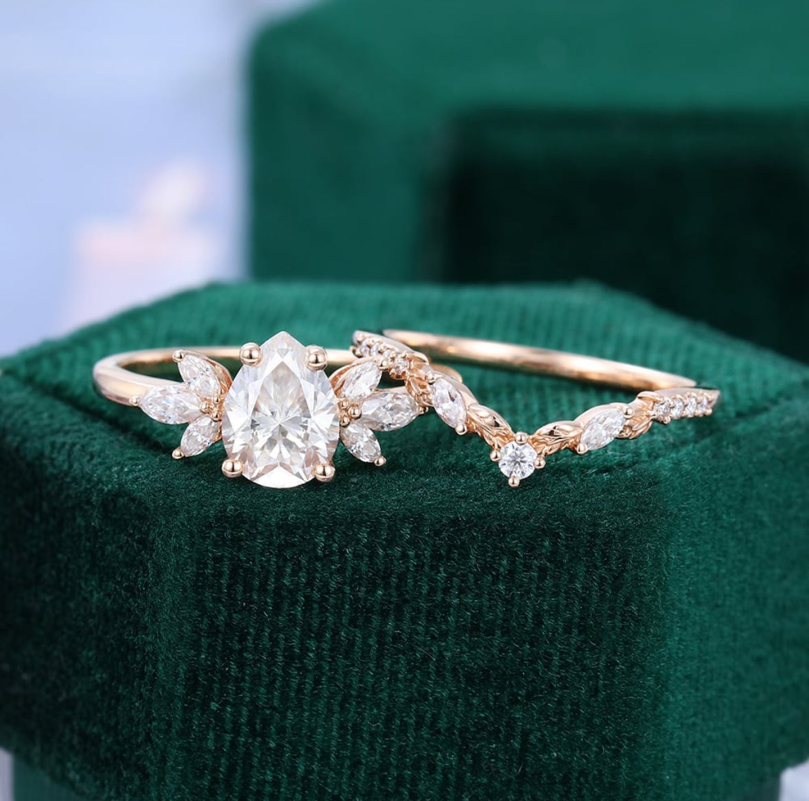 1.5 ct Pear Cut Diamond Bridal Set 18k Gold With Petal-Inspired Accents