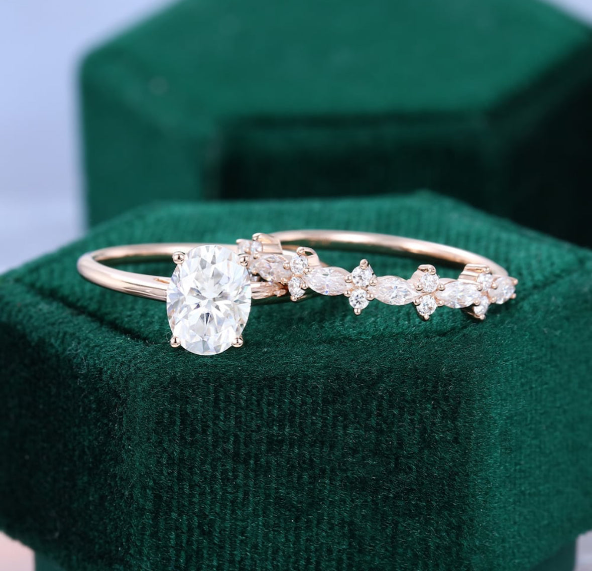 1.5 ct Oval Cut Diamond With Petal Band Engagement Ring Set 18k Gold