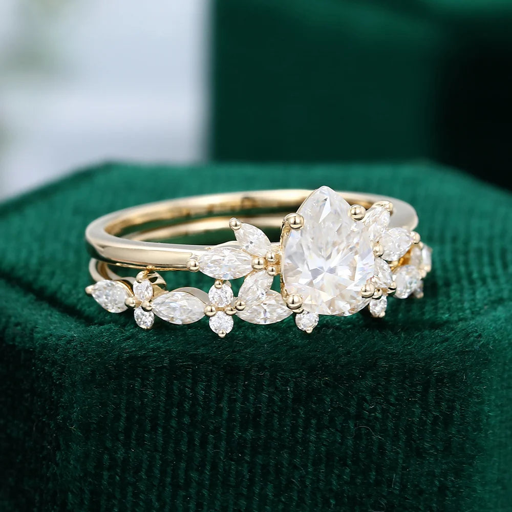 1.5 ct Unique Bridal Ring Set 18k Gold Pear Cut diamond Engagement Ring with Petal Band