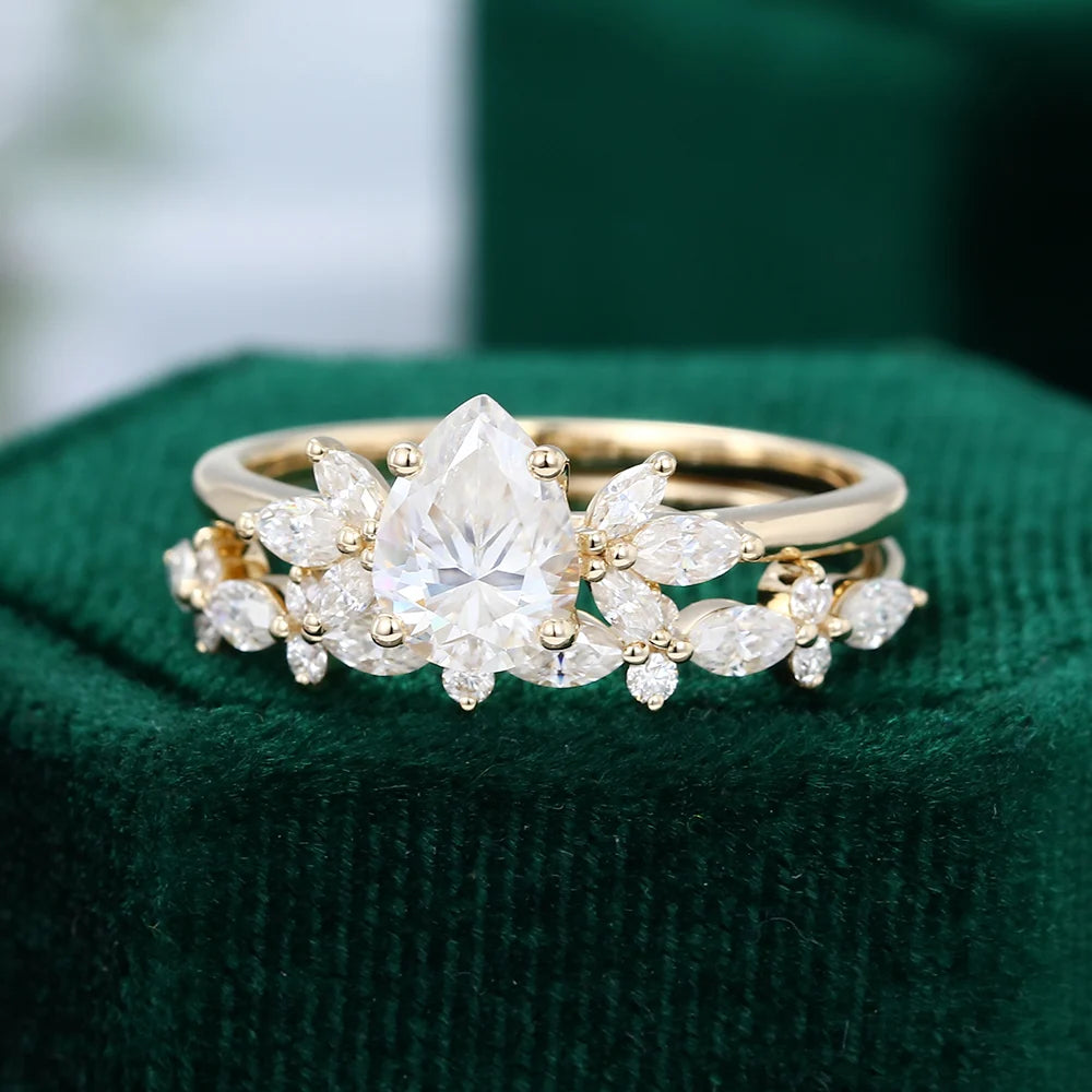 1.5 ct Unique Bridal Ring Set 18k Gold Pear Cut diamond Engagement Ring with Petal Band