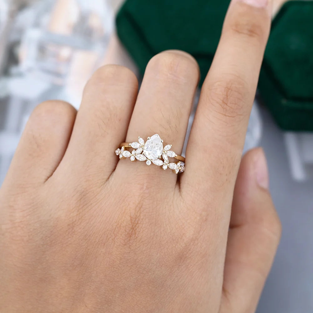 1.5 ct Unique Bridal Ring Set 18k Gold Pear Cut diamond Engagement Ring with Petal Band