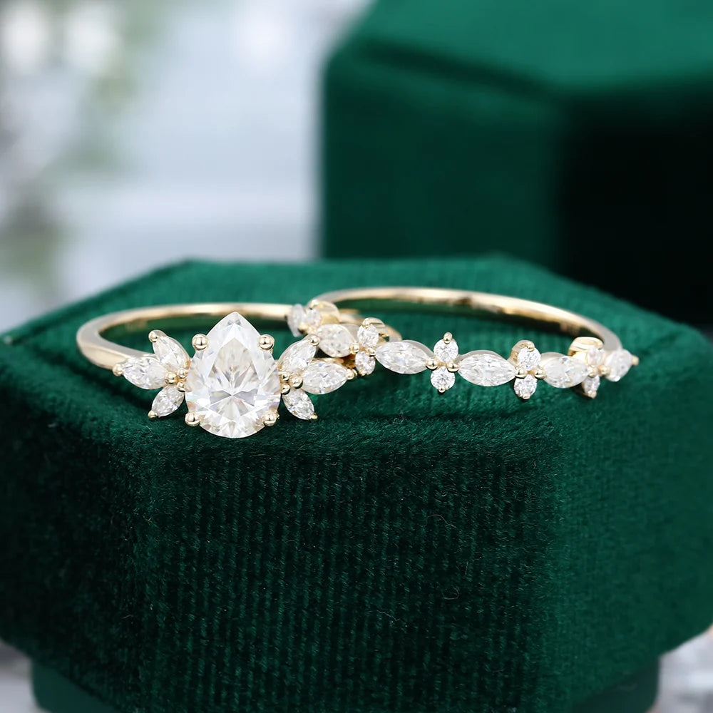 1.5 ct Unique Bridal Ring Set 18k Gold Pear Cut diamond Engagement Ring with Petal Band