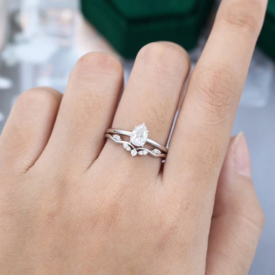 1.5 ct Pear Cut Diamond Solitaire Engagement Ring Set In 18k White Gold